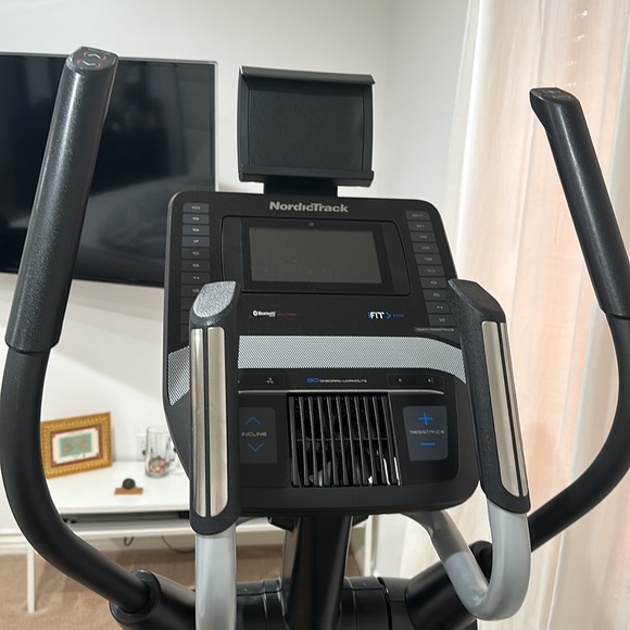 nordictrack se9i elliptical - Picture 2 of 6